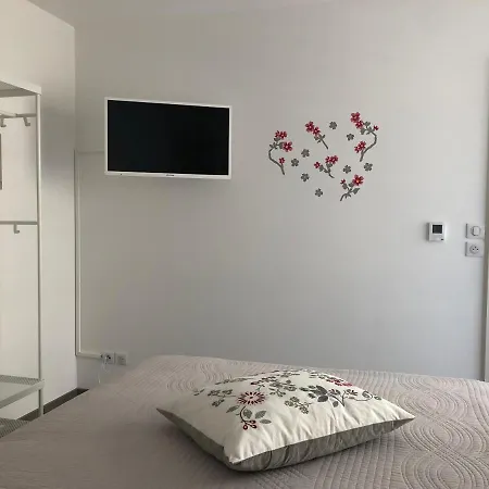 : 